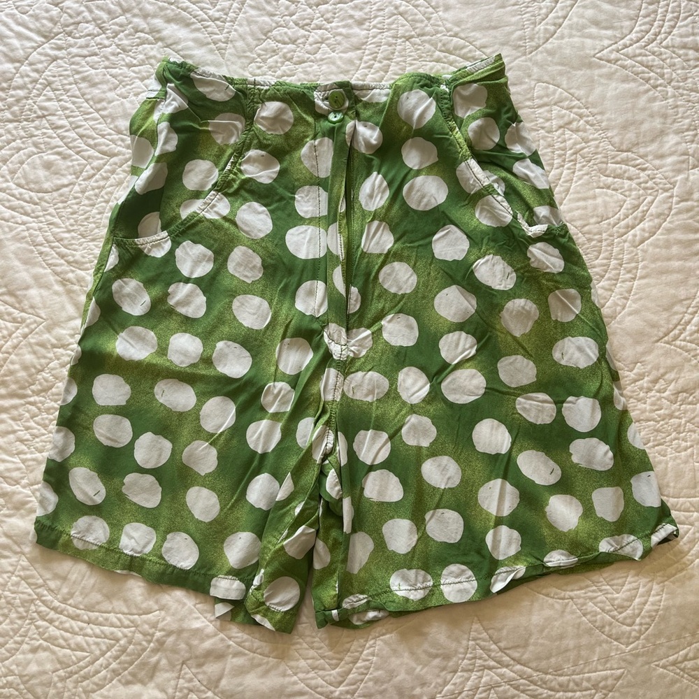 20% OFF 2+ BUNDLES! Urban Outfitters Women’s Shorts. Green and White. Size 4